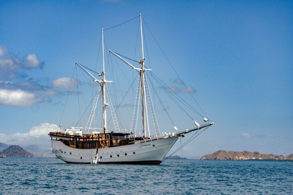 Jakare Cruise for sailing around Komodo Island