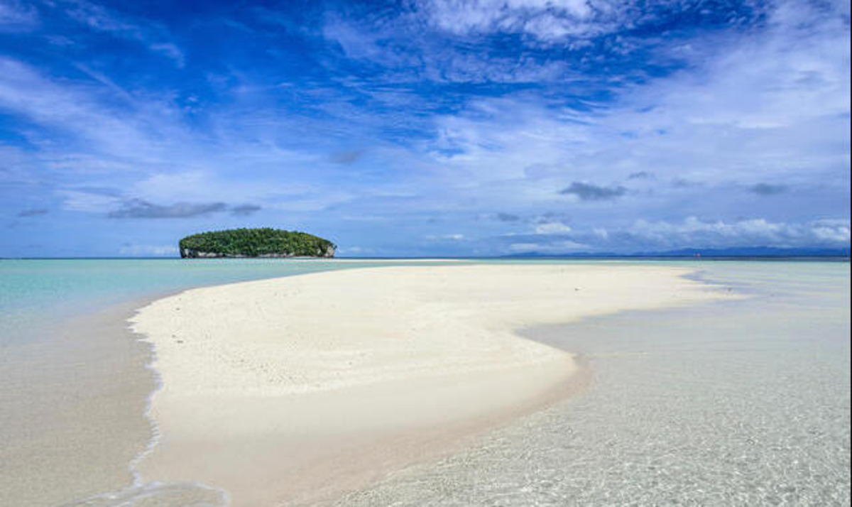 Discover Mansuar Beach on your trip in Raja Ampat