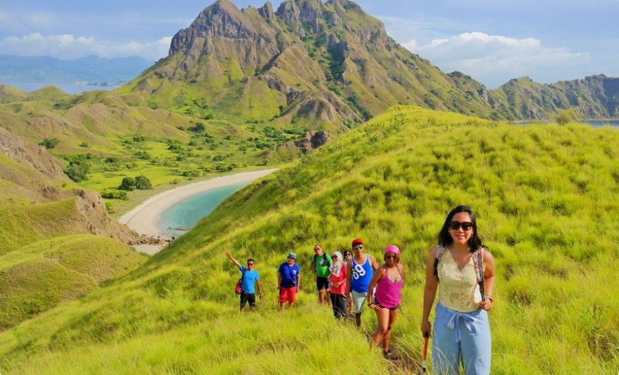 hiking in Padar island